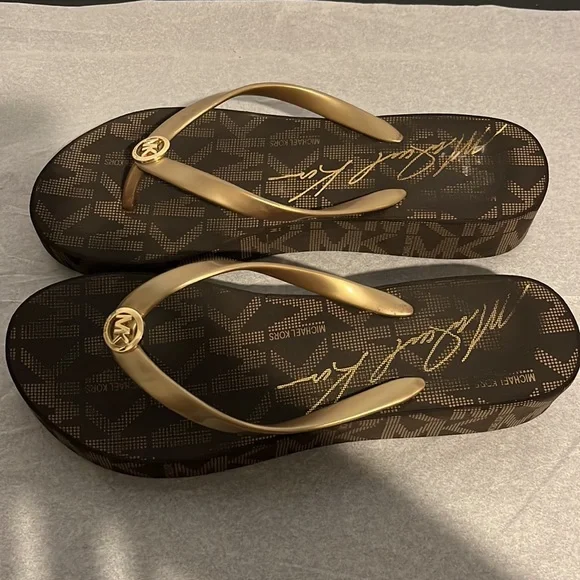 Michael Kors flip flops size 10 in excellent condition - Picture 6 of 10